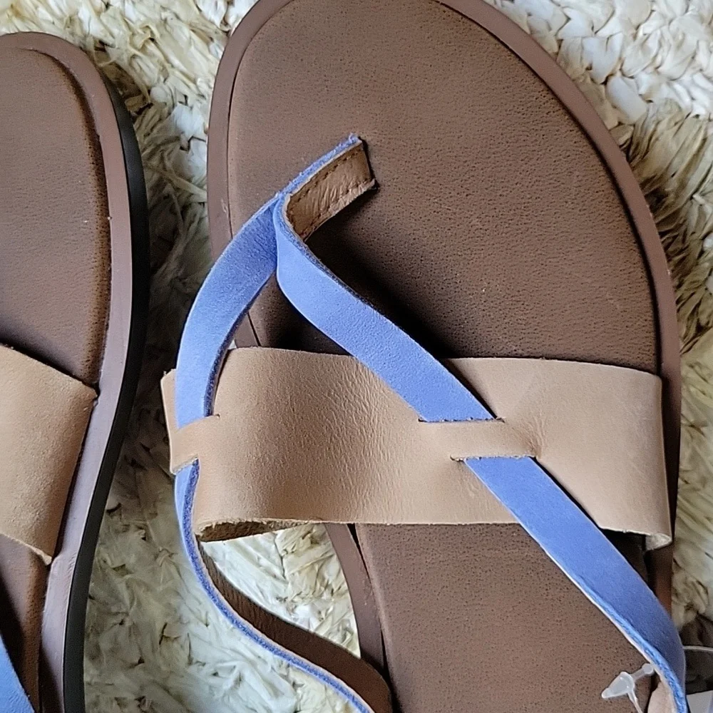 Sanuk Yoga Serena leather tan/blue sandals, size 6